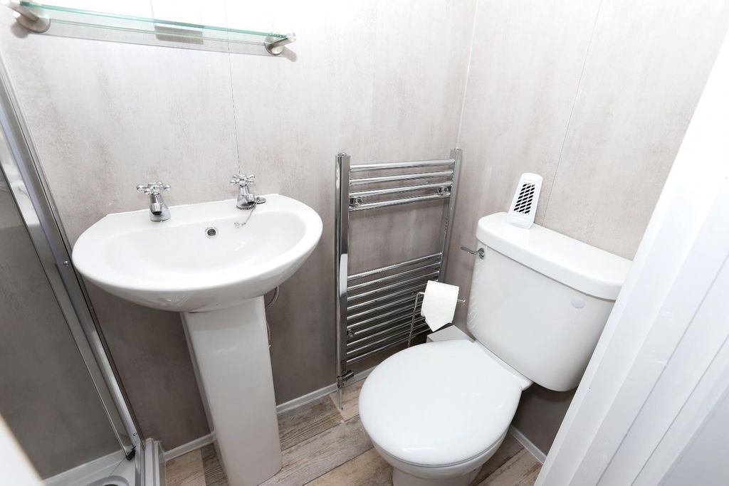 Property photo 3 of 24 76 Wellesley #4.Jpg
