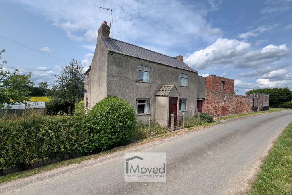 Property photo 2 of 15 House Front