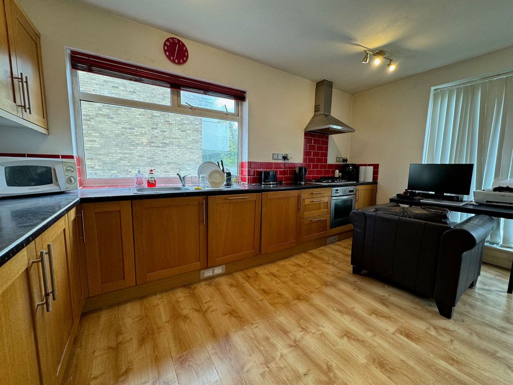 Property photo 1 of 8 Kitchen