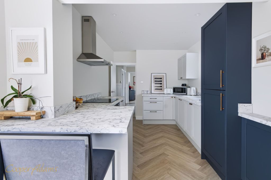 Property photo 3 of 12 Kitchen