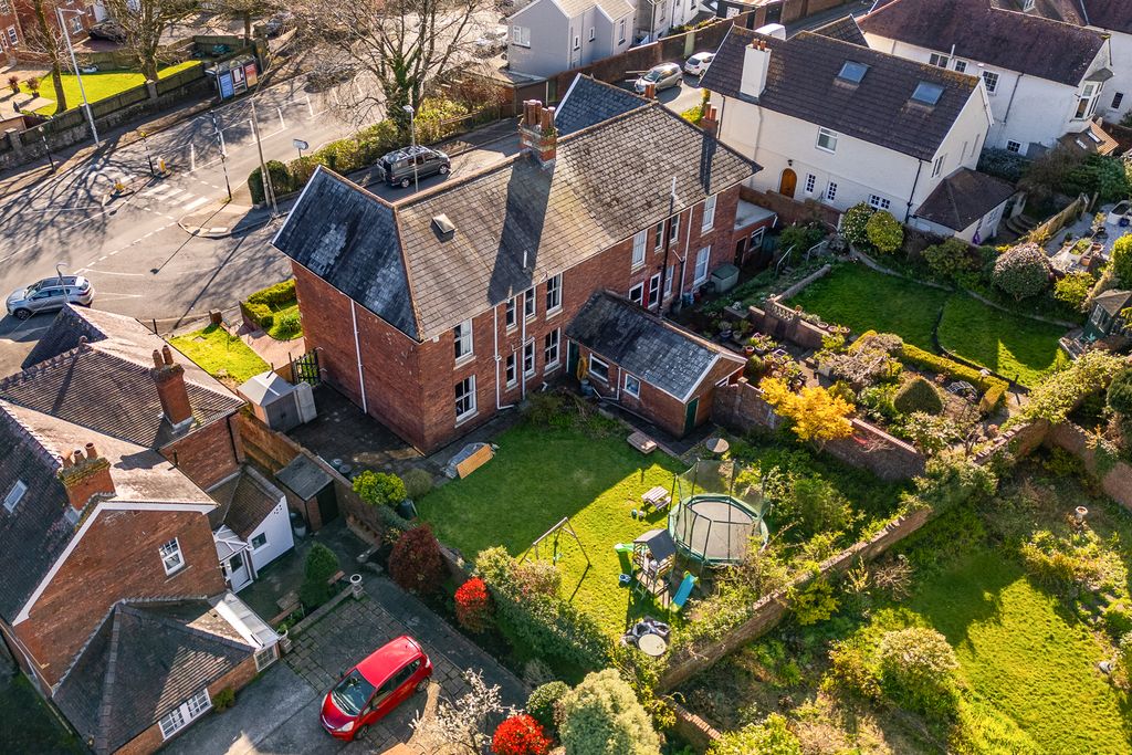 Property photo 2 of 20