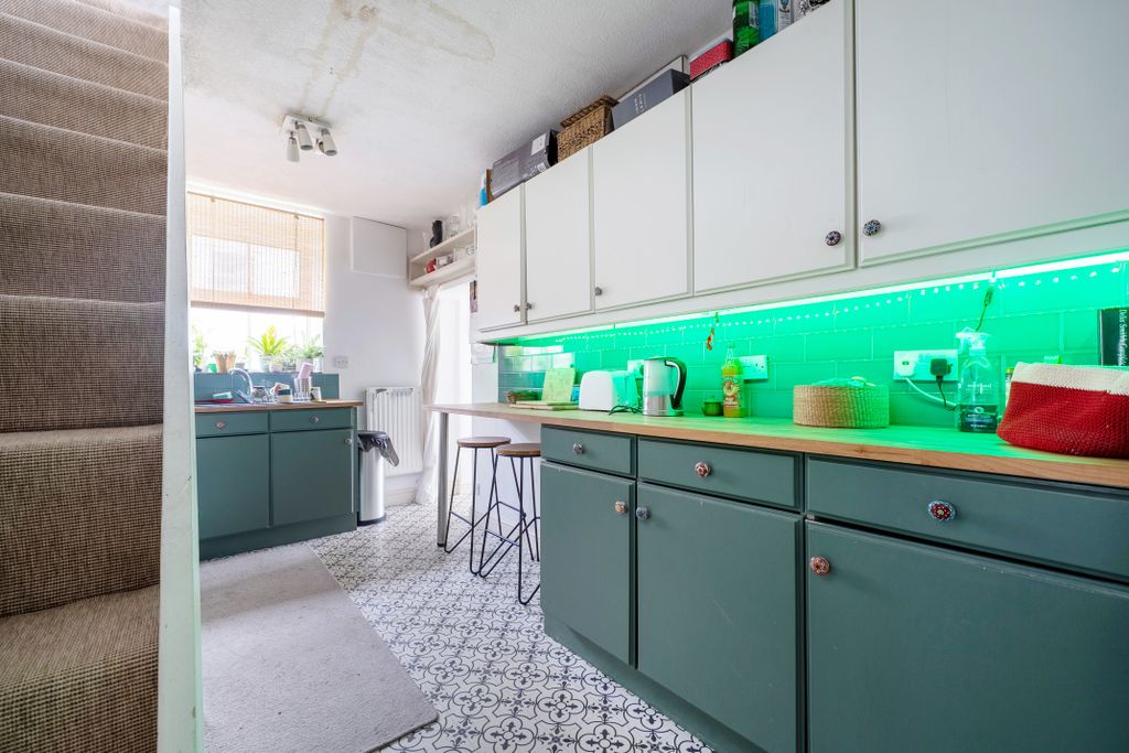 Property photo 2 of 12 Kitchen