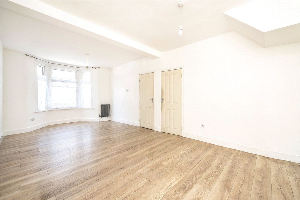 Property photo 3 of 12 Reception