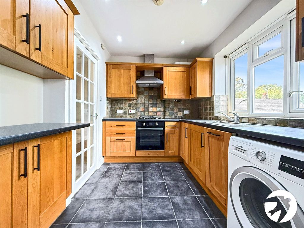 Property photo 1 of 17 Kitchen