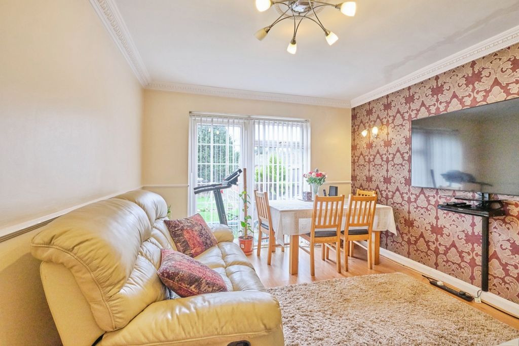 Property photo 3 of 16 Pbox-Img.Jpg