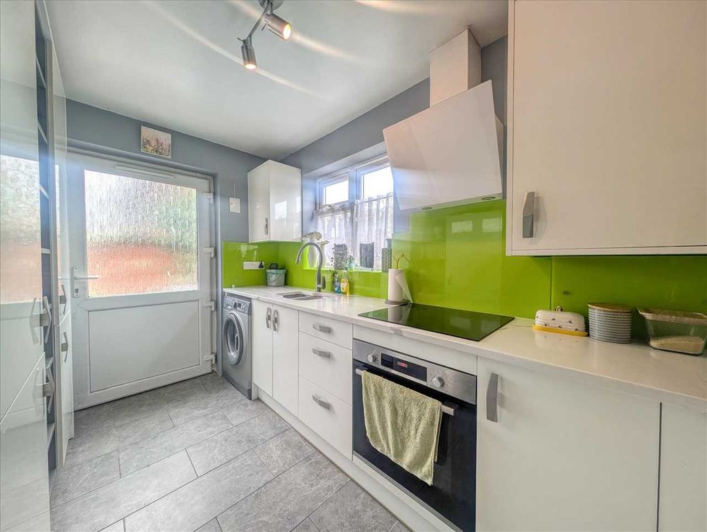 Property photo 3 of 21 Kitchen