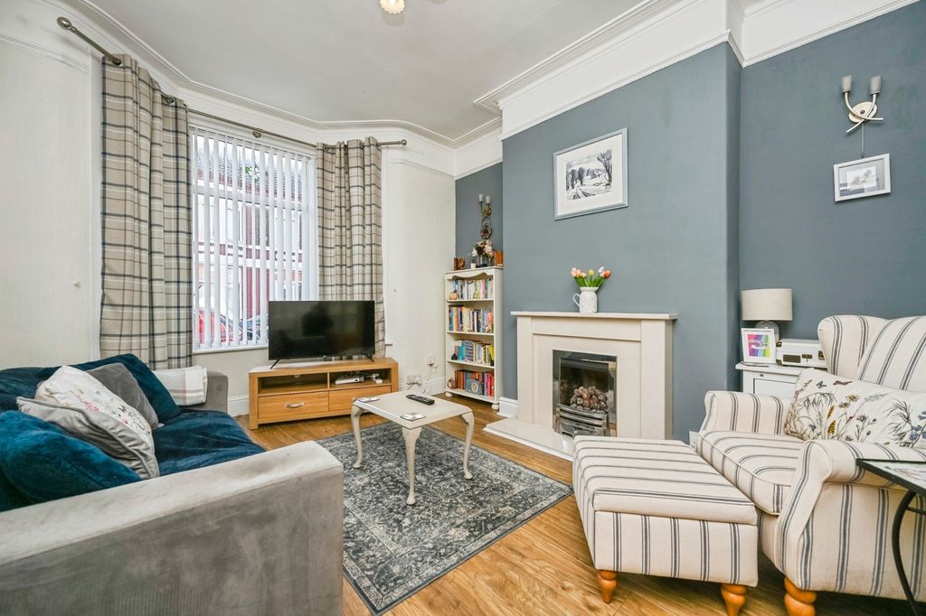 Property photo 3 of 17 Pbox-Img.Jpg