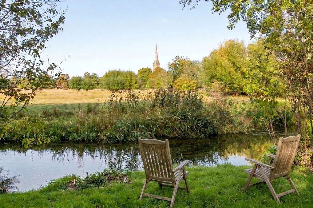 Property photo 2 of 40 Garden View Of River And Cathedral