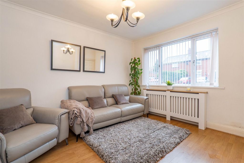 Property photo 2 of 22 Lounge