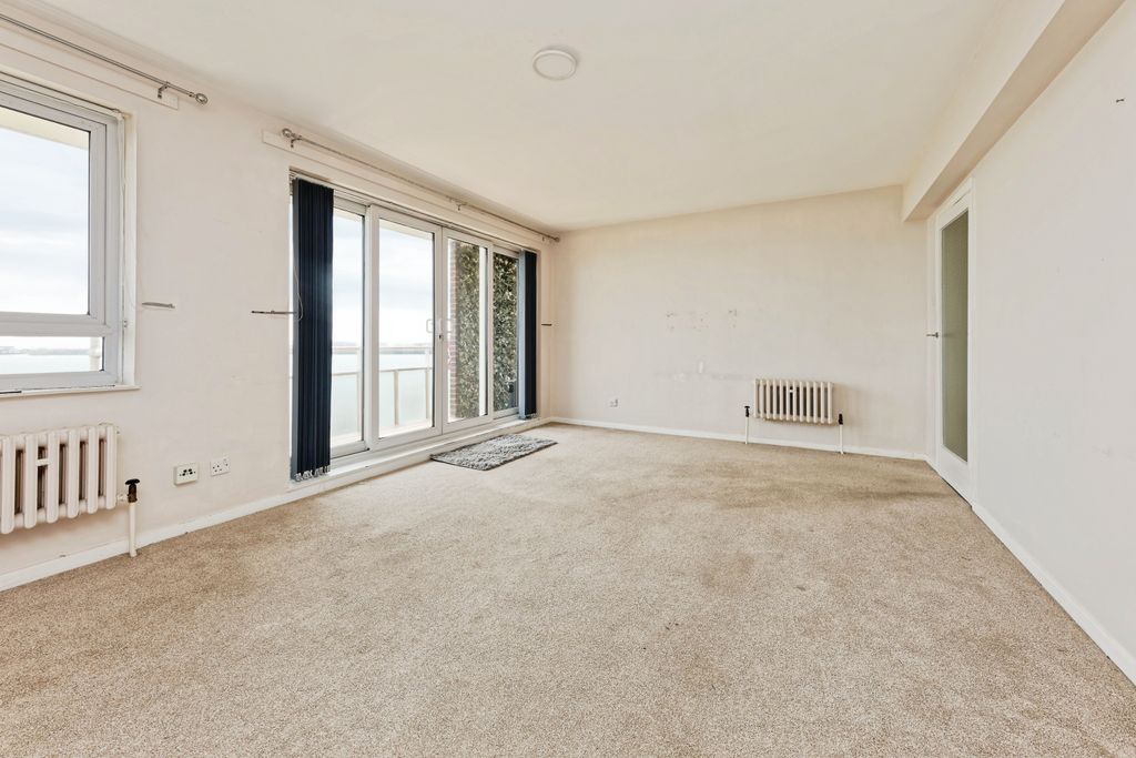 Property photo 2 of 12 Lounge 1