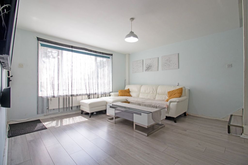Additional image 5 of 2 bed flat for saleSalisbury Close, Scunthorpe DN17