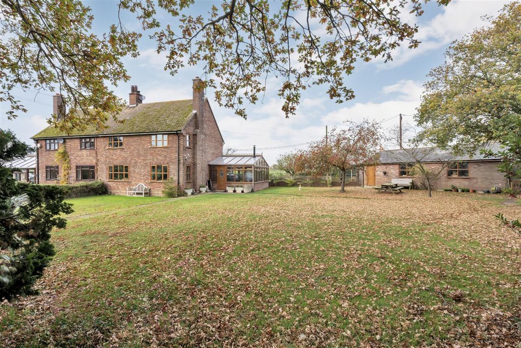 Property photo 1 of 20 Front