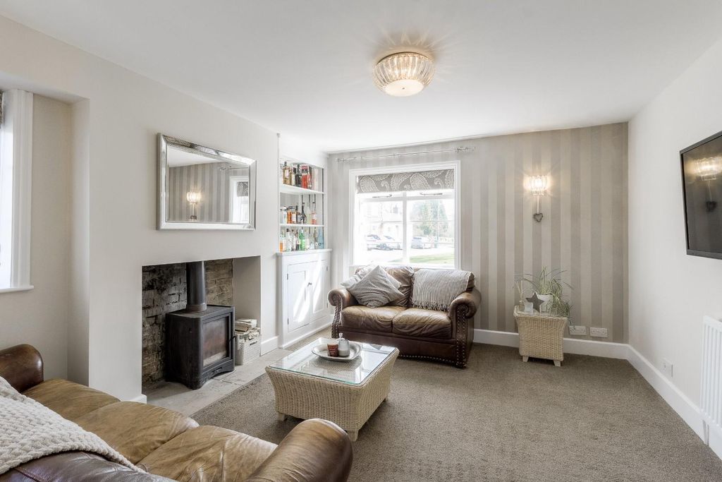 Property photo 3 of 41 Garage House 005.Jpg