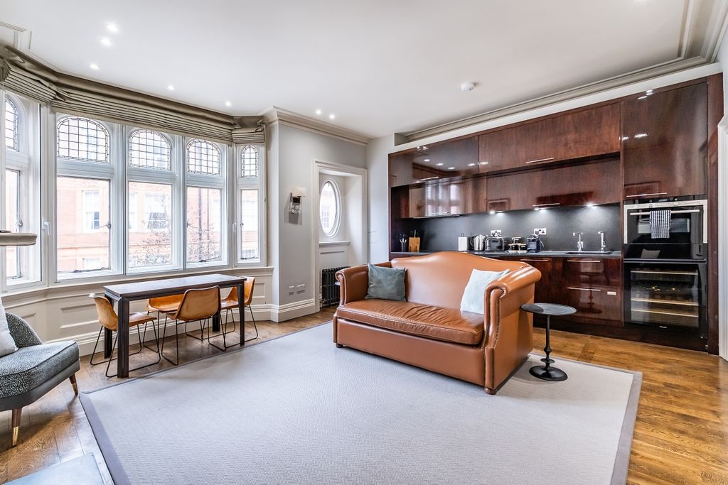 Property photo 2 of 16 Chesterfield-Audl...