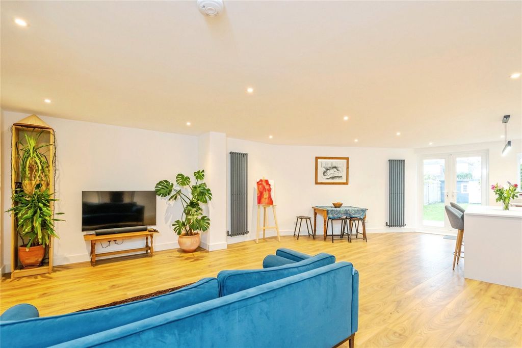 Property photo 1 of 24 Picture No. 13