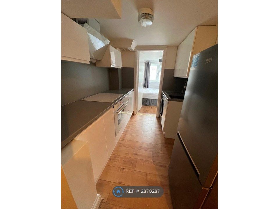 Property photo 2 of 9 Kitchen