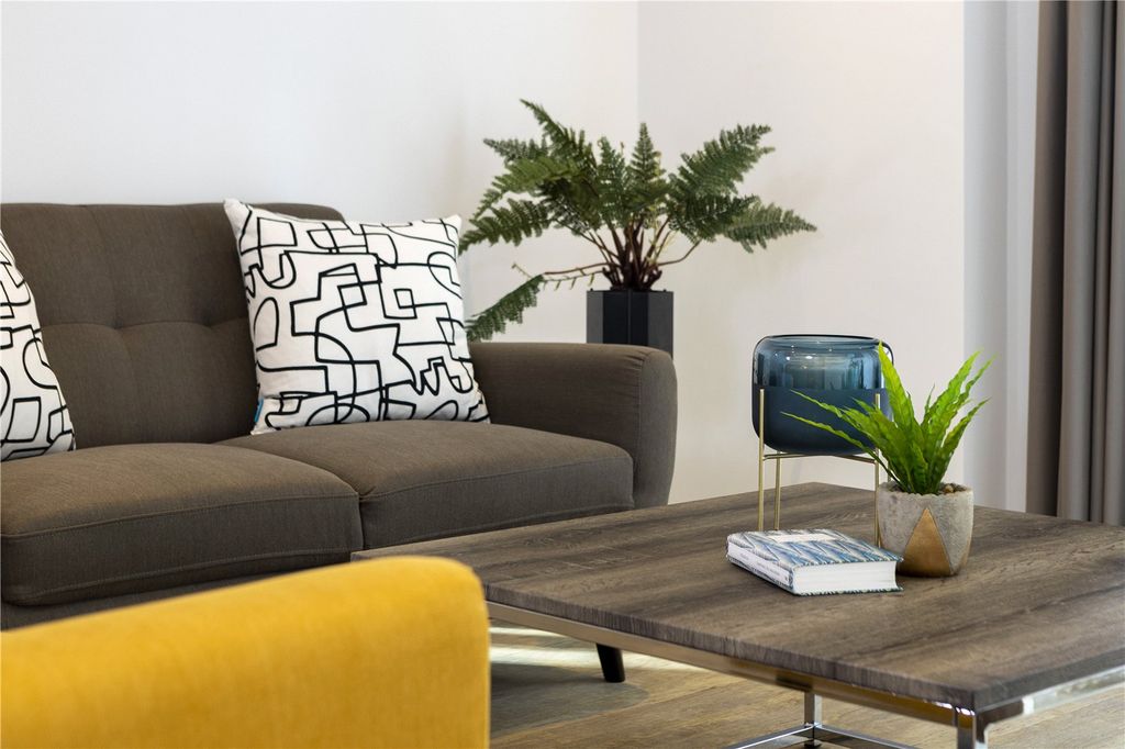 Property photo 3 of 11 Lounge