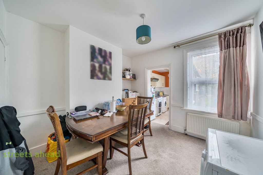 Property photo 3 of 12 64682Eae-8B51-439...