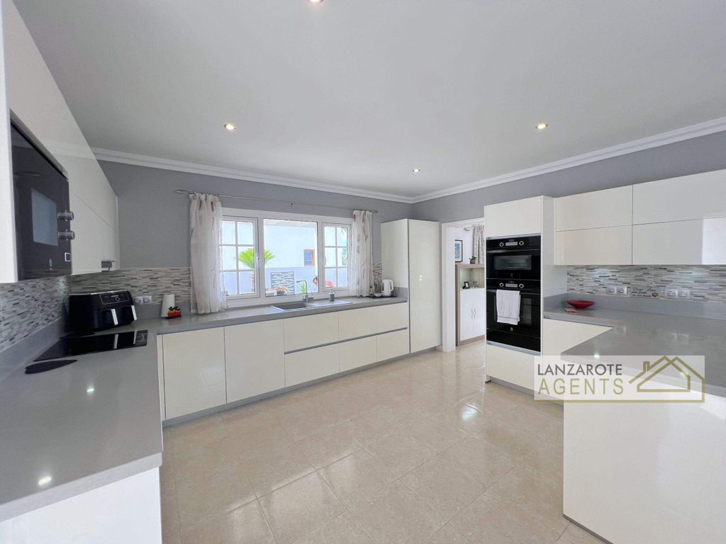 Property photo 3 of 36