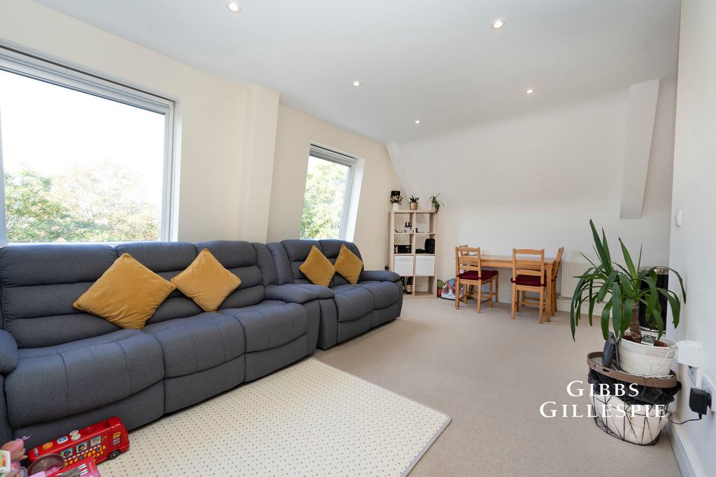 Property photo 2 of 18 Pbox-Img.Jpg