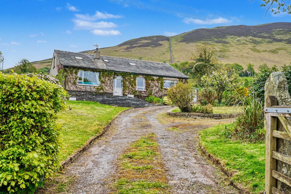 Property photo 2 of 46