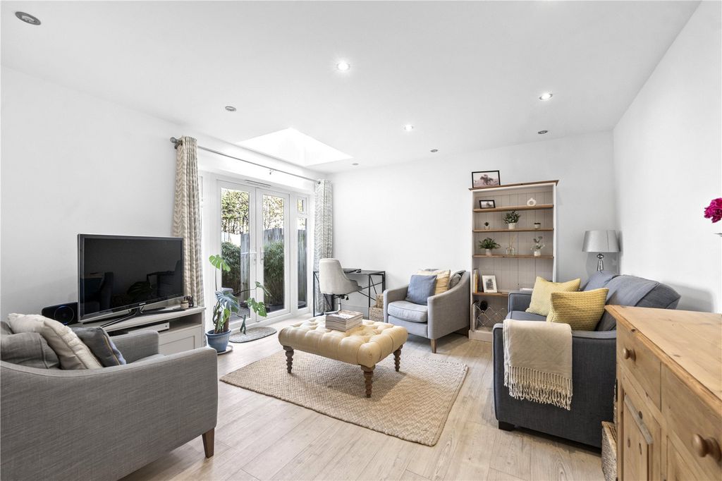 Property photo 2 of 9 Picture No. 13