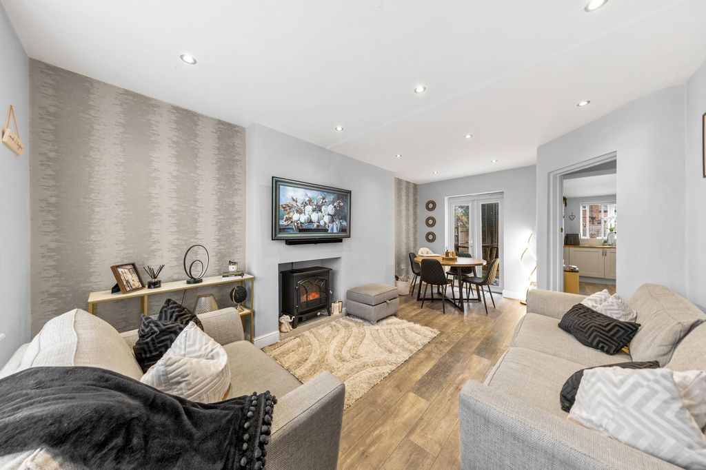 Property photo 2 of 19