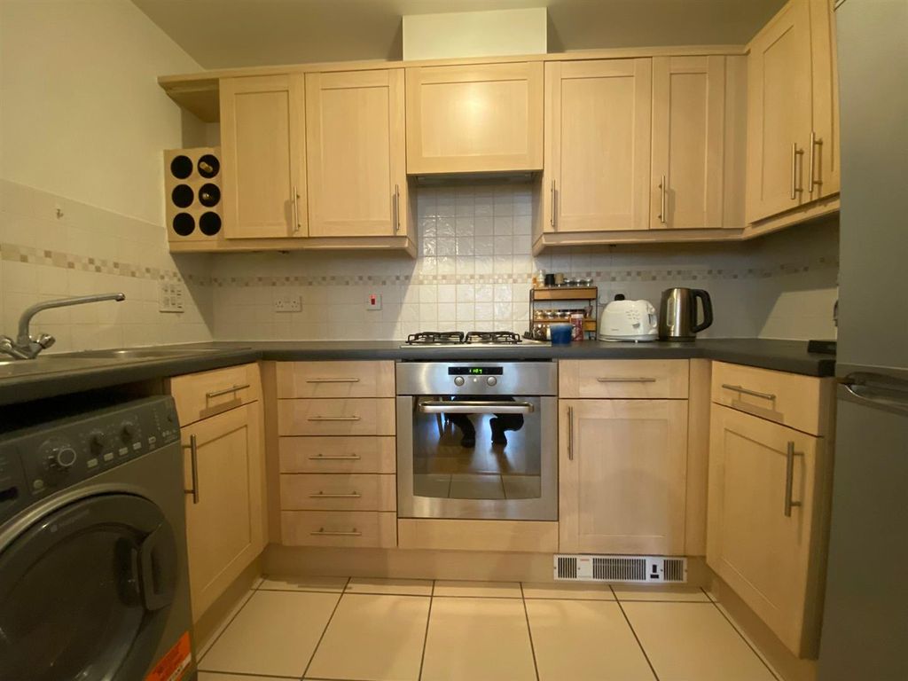 Property photo 2 of 8 Kitchen