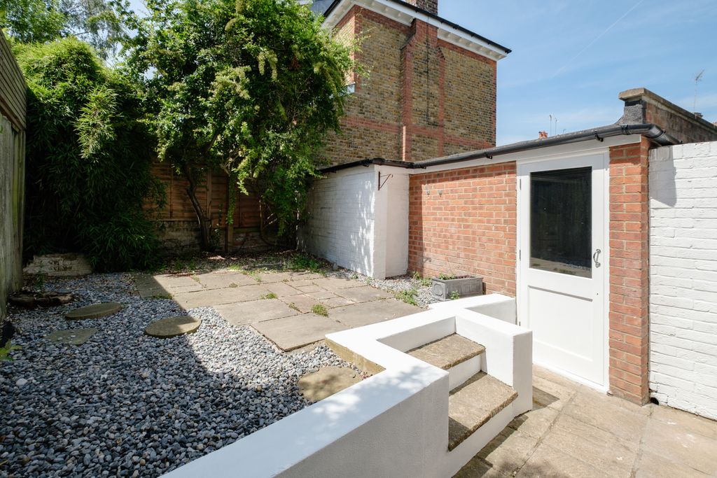 Property photo 2 of 17