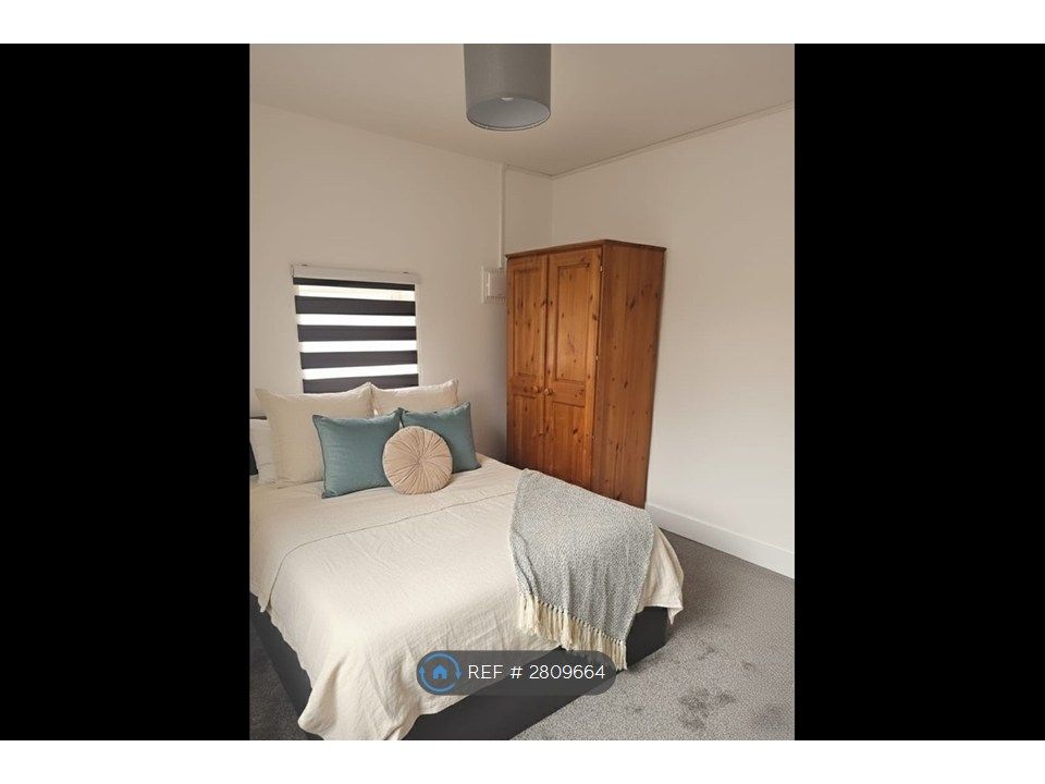 Property photo 3 of 6 Double Bedroom