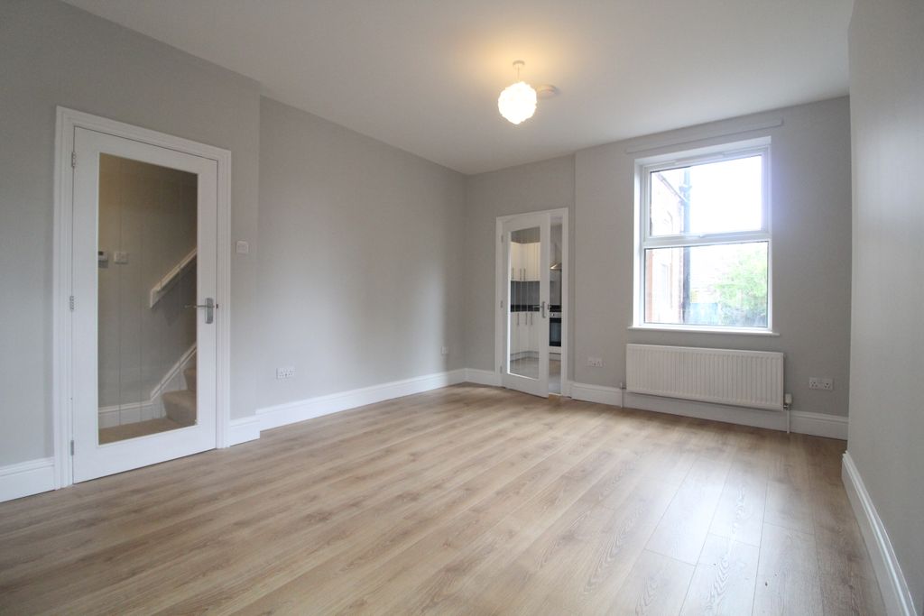 Property photo 3 of 12 Img_3323