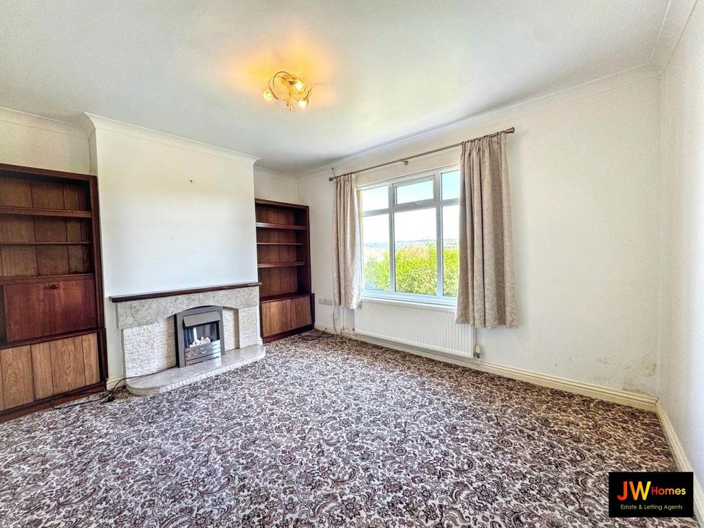 Property photo 3 of 17 Dining Room