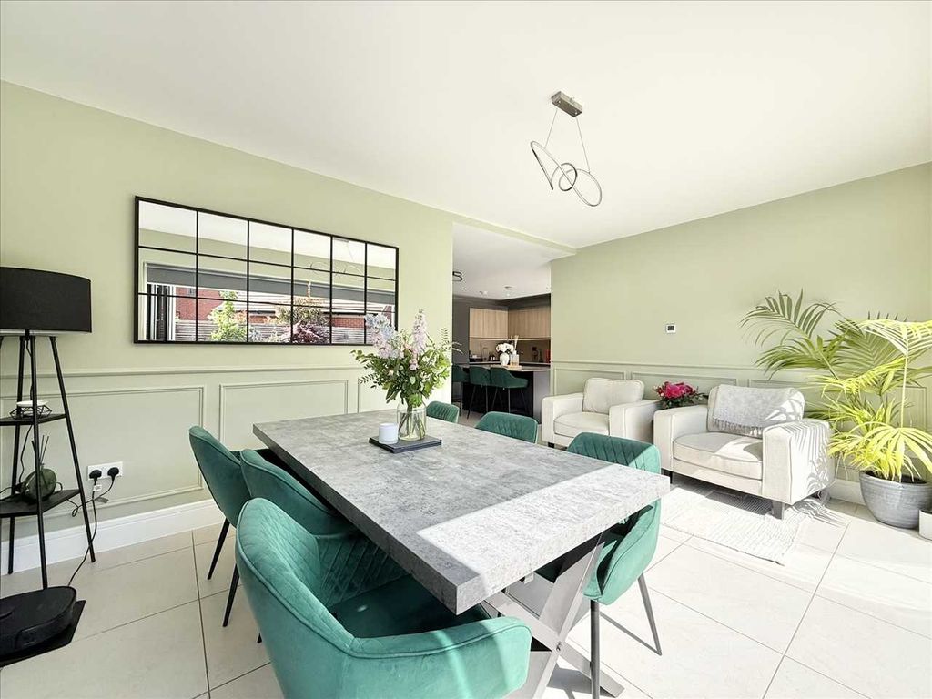 Property photo 2 of 33 Dining Area