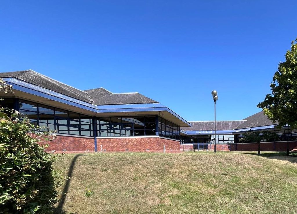 Property photo 1 of 3