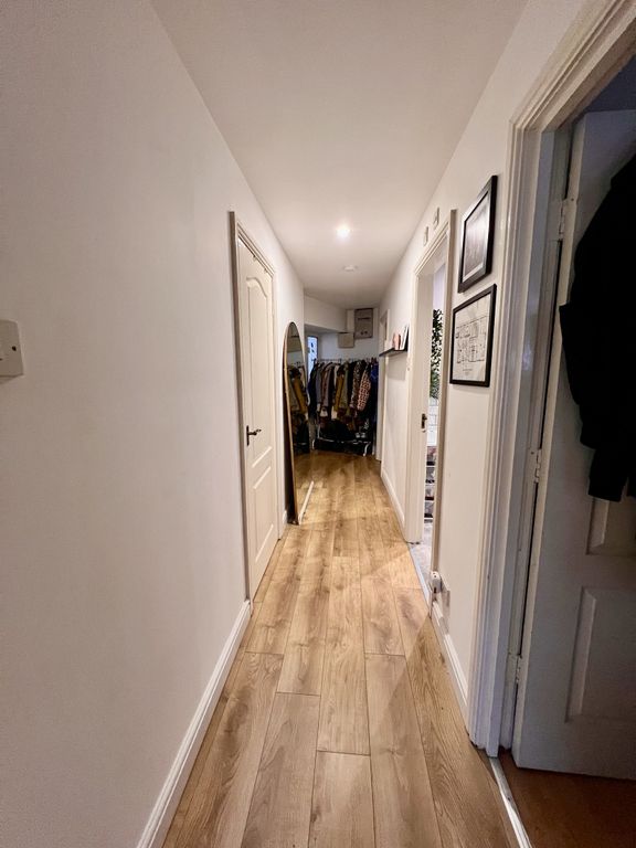 Property photo 3 of 11 Hall