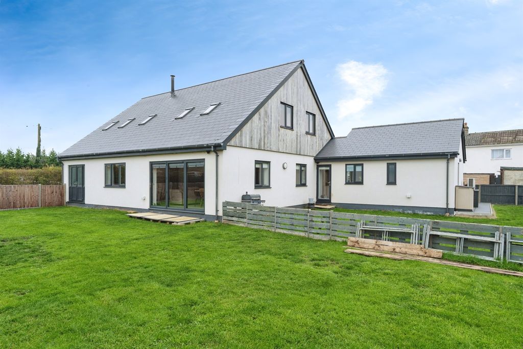 Property photo 3 of 24