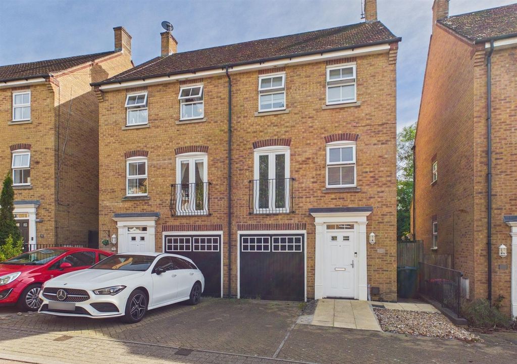Property photo 1 of 22 Cam02067G0-Pr0260-Still023.Jpg