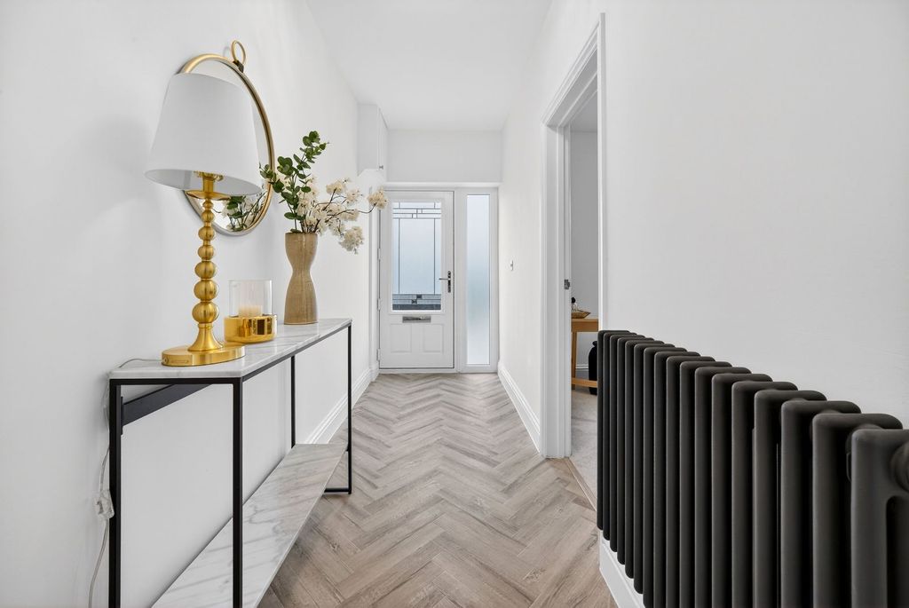 Property photo 2 of 26