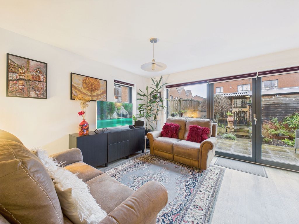 Property photo 2 of 15 Lounge