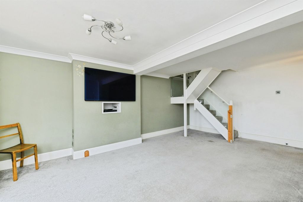 Property photo 3 of 23
