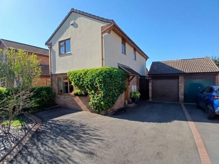 Property photo 1 of 32