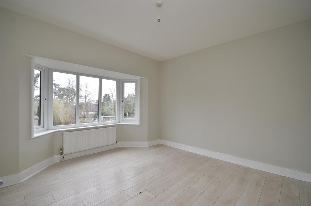 Property photo 3 of 20 Living Room