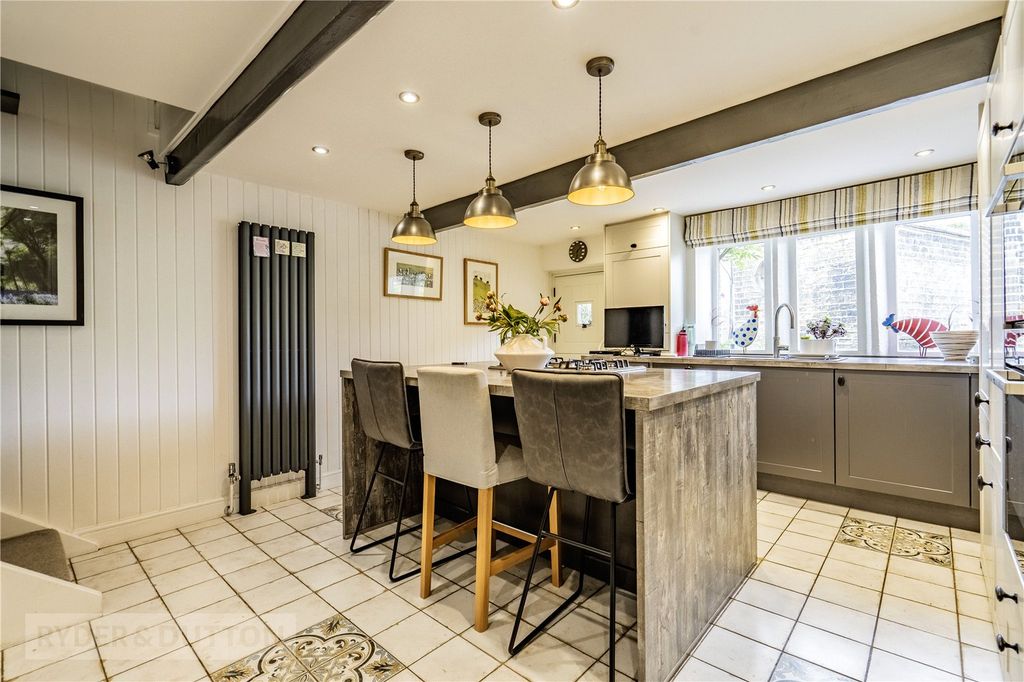 Property photo 3 of 50 Kitchen/Breakfast