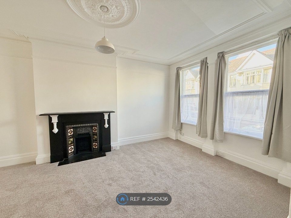 Property photo 2 of 9 Living Room With Brand New Carpet