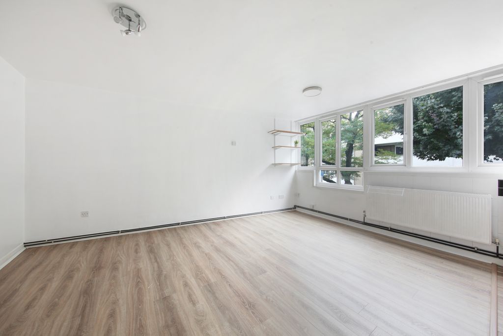 Property photo 1 of 8 Living Room