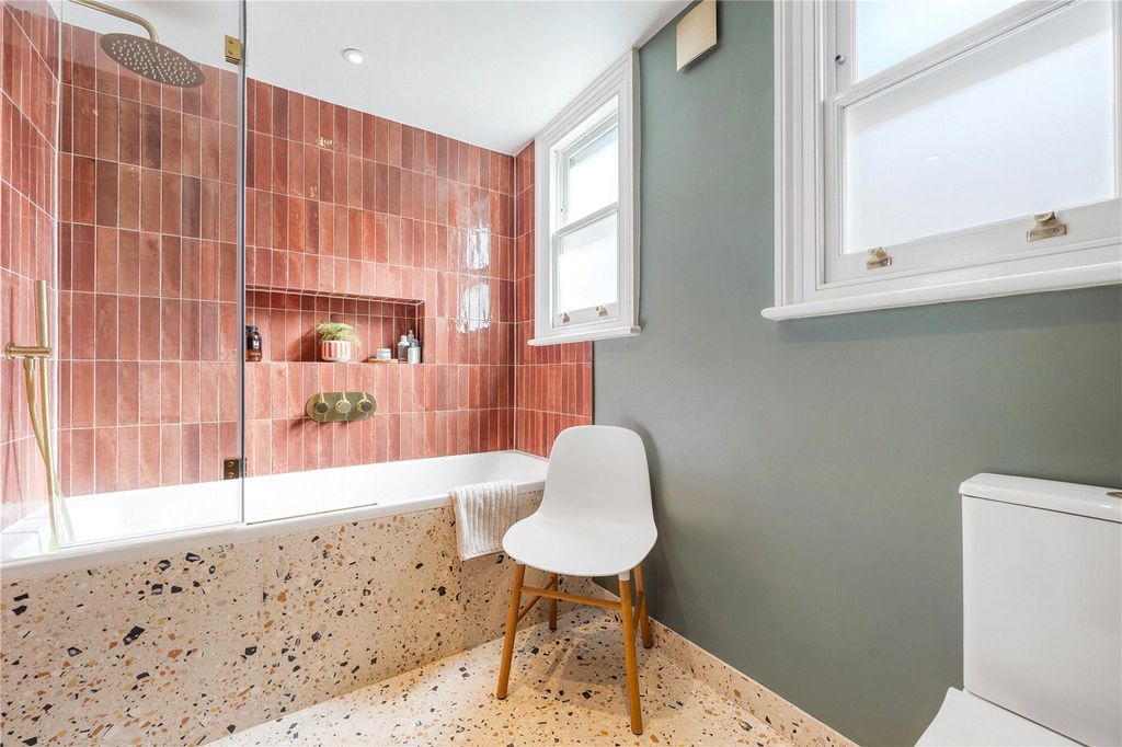 Property photo 3 of 21 Bathroom