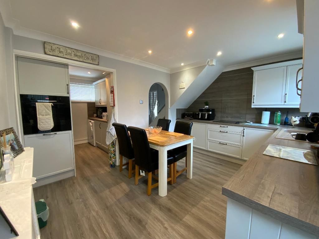 Property photo 2 of 19 Kitchen 17'11 x 13'3