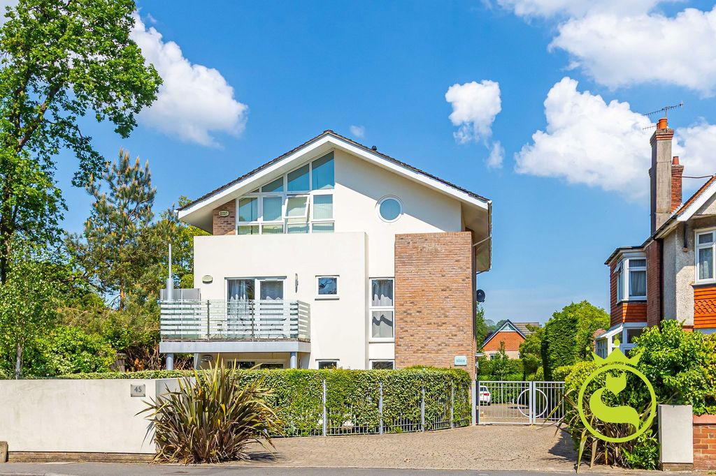 Property photo 2 of 17