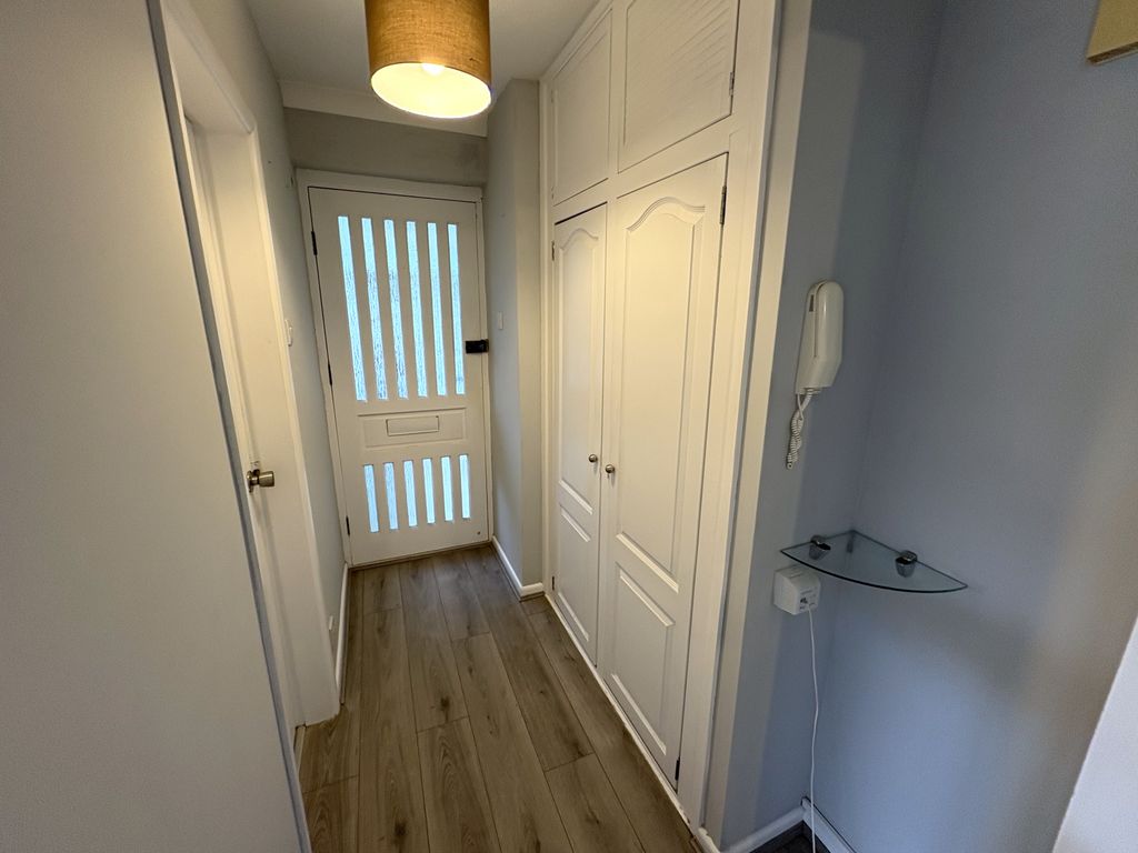 Property photo 3 of 10 Entrance Hall