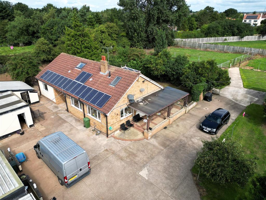 Property photo 2 of 32